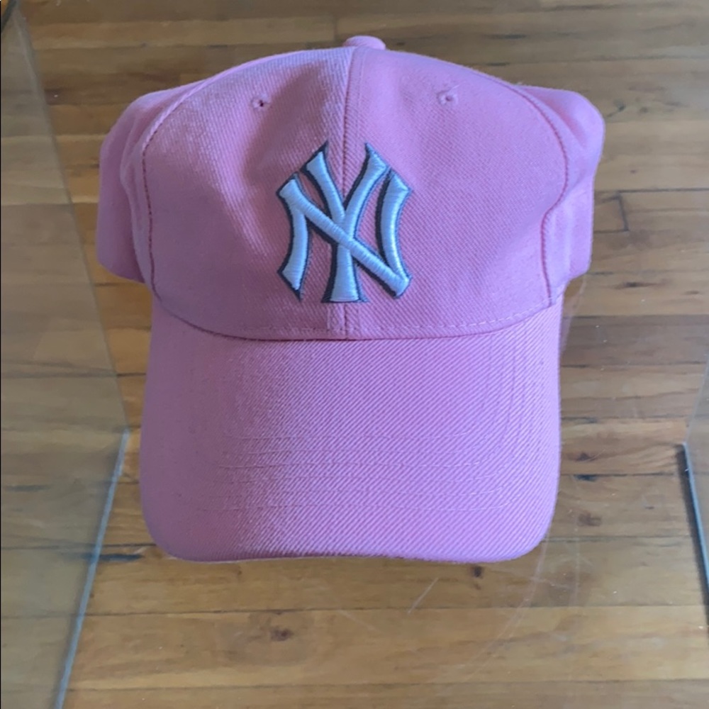 Pink Yankees hat